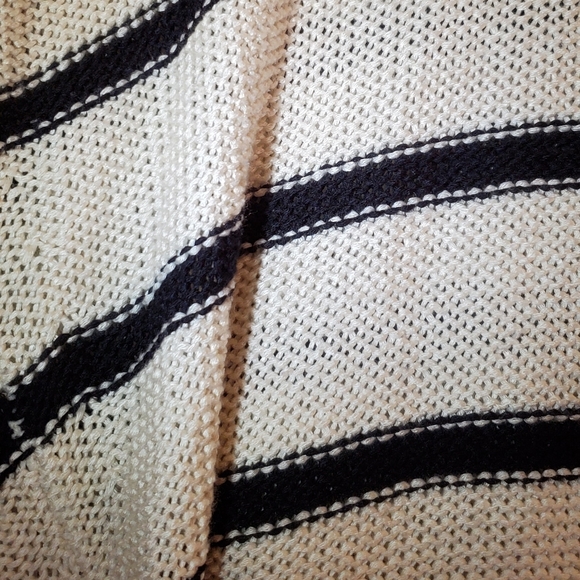 Striped sweater - Picture 4 of 4